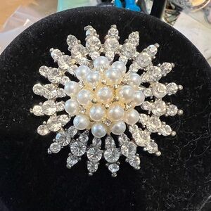 Vintage faux pearl and rhinestone sunflower
Like brooch. All stones present
